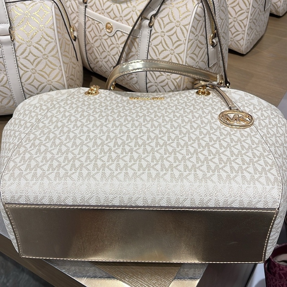 MICHAEL KORS 
Jet Set Travel Large Signature Chain Shoulder Tote Bag
Pale Gold - Picture 10 of 16